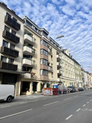 Maxvorstadt: Großzügige 1-Zimmer-Wohnung mit Ostbalkon