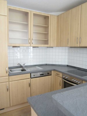 Ansprechende und neuwertige 2,5-Raum-Souterrain-Wohnung mit Balkon in Plankstadt