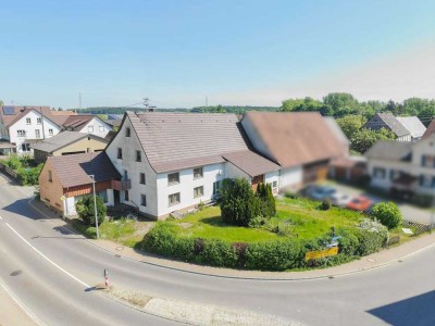 Sanierungsbedürftiges Bauernhaus mit Scheunenteil