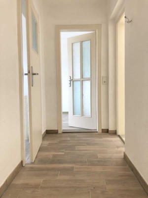 Preiswerte Drei-Zimmer-Wohnung mit schöner Aussicht in Elsterberg