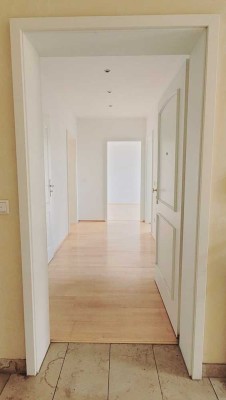 Freie 3-Zimmer-Wohnung im 5. OG mit Aufzug und TG-Stellplatz in Leipzig Zentrum-West