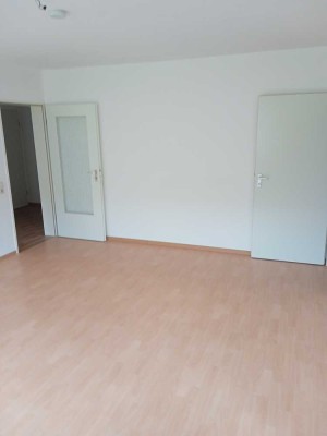 Ruhig gelegen: Gemütliche 2-Zimmer-Seniorenwohnung (ab 60J.) mit großzügigem Balkon -von privat-