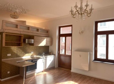 Altbauwohnung mit Balkon in der Mauerstraße