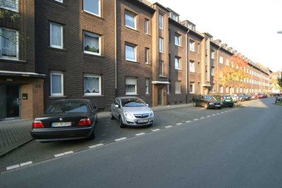 Renovierte 2-Raum Wohnung mit modernem Badezimmer und Balkon