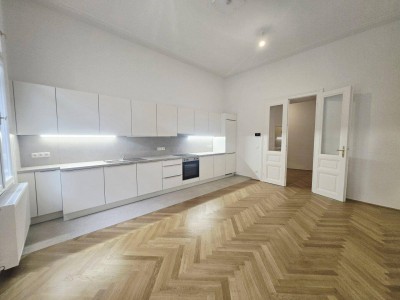 Stilvolle 146 m² Altbauwohnung mit 4 Zimmer + Wohnküche - Fischgrätparkett & Balkon in Bestlage