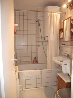 2 Zimmer mit großer Wohnküche im Rückgebäude ohne Balkon