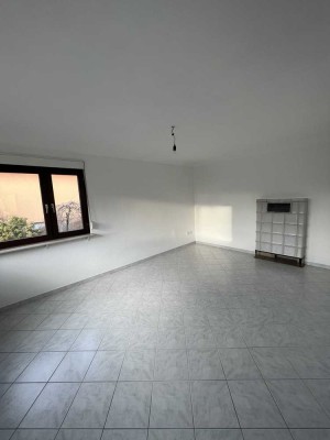 Tolle 5 Zimmer Wohnung mit riesiger Terrasse