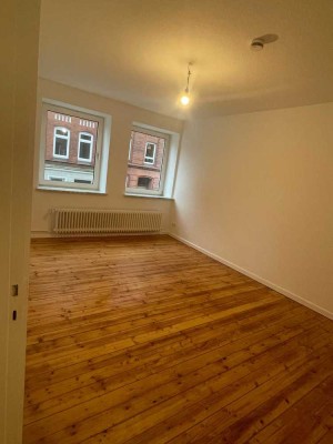 Helle & frisch renovierte 1-Zimmer-Altbauwohnung in beliebter Lage – Neue Küche