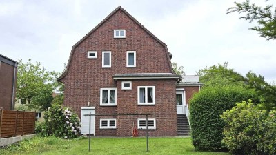 Stadt-Villa mit Altbau-Charme, nah zur City und zum Schlossgarten, mit großem Grundstück und Garage