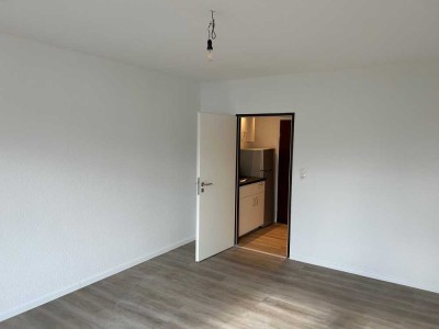 zentral+uninah, topsaniertes Appartement mit Balkon Einbauküche in Braunschweig