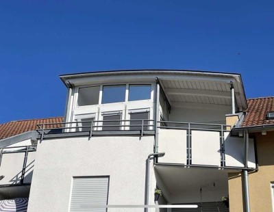 Teilmöblierte 1-Zimmer Wohnung mit EBK, Bad, Kellerraum, großem Balkon zzgl. TG-Stellplatz