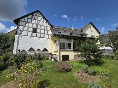 Hofreite mit 2 Wohneinheiten - viel Platz für Familie und Hobby!