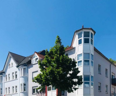 Pachten: Zentrale und helle Dachwohnung mit Loggia