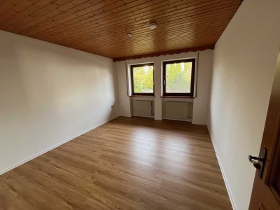 Großzügige 5-Zimmer-Wohnung mit Balkon und Garage in Biberbach Ortsteil