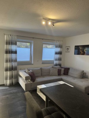 Vollständig renovierte 2,5-Zimmer-Wohnung an Pendler bzw. Wochenendfahrer zu vermieten !!