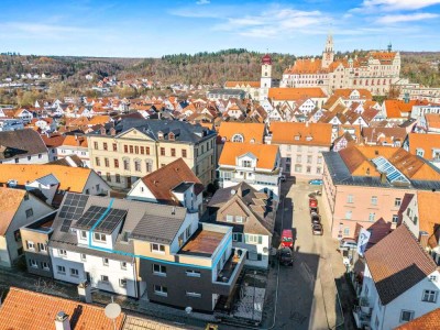 Erstbezug - Traumhafte Dachwohnung mit Aufzug und Schlossblick!