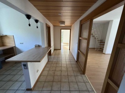 Helle und großzügige Maisonette-Wohnung in ruhiger Lage mit Balkon (Göttingen-Geismar)