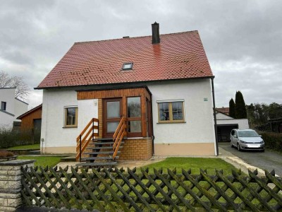 Renoviertes Einfamilienhaus mit Garten und Garage neu zu Vermieten in Lobsing