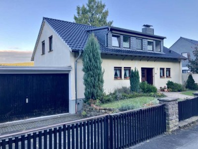 Helle Dachgeschosswohnung in 2-Familienhaus mit Südbalkon