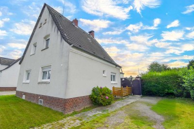 Charmante Doppelhaushälfte mit großem Grundstück und viel Potenzial  im Zentrum Kamp-Lintforts
