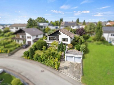 Besondere Gelegenheit:  Eindrucksvolles Einfamilienhaus in exklusiver Aussichtslage in Baindt.