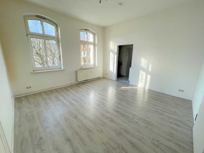 Mit Einbauküche: attraktive 2-Zimmer-Wohnung mit Pkw-Stellplatz