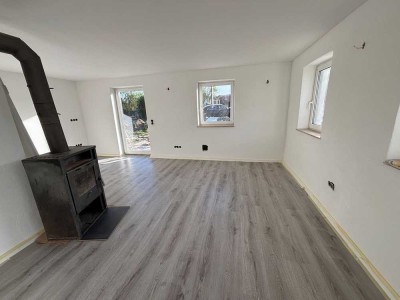 Günstiges, vollständig renoviertes 3-Zimmer-Einfamilienhaus in Ascha