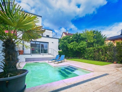 Exklusives Wohngefühl mit Pool, Zweiteinheit &amp; Toplage – Ihr stilvoller Rückzugsort in gewachsener Nachbarschaft
