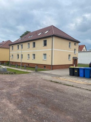 Gemütliche, schicke 2-Raum-Wohnung mit sichtbaren Balken, in bevorzugter Lage. 2 PKW-SPL'e inklusive
