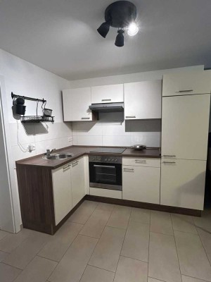 1-Zimmer-Souterrain-Wohnung mit Einbauküche in Obertraubling zu vermieten