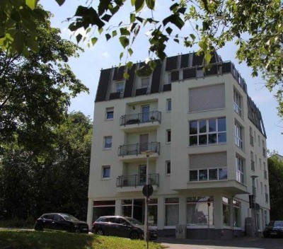 2 Zimmer Wohnung mit Balkon in zentrale Lage... Haus mit Aufzug, Einbaucküche kann übernommen werden