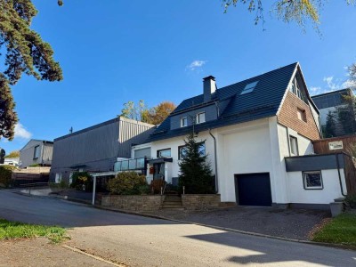 ALLES NEU: 625 M2 GESAMTFLÄCHE - MÖBLIERTES MEHRFAMILIENHAUS, LAGERHALLE- EINZUGSBEREIT !!!