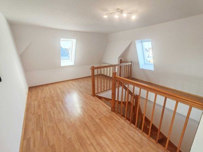 Zentral wohnen mit Stil – Altbauwohnung mit Einbauküche in Zwickau