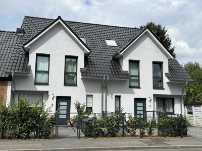 Neubau mit schönem Garten und Topausstattung