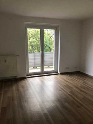 Helle 3-Raum-Wohnung  --komplett neu renoviert