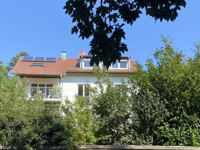 Einfamilienhaus in Top Lage mit großem Garten und Doppelgarage - freiwerdend