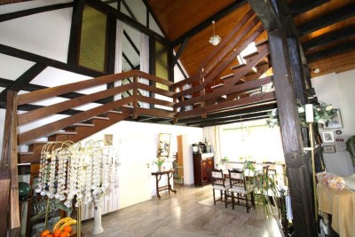 Besonders? Extravagant? Ein einzigartiges Haus in Fischach mit viel Grund zum Entspannen
