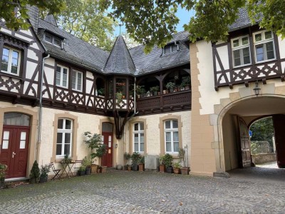 Haus im Haus - ausgefallene Maisonette mit (2x) Balkon im Schlosspark Eller
