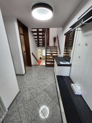 Hochwertig ausgestattetes, stilvolles Reihenmittelhaus in Dettingen an der Erms (Buchhalde)