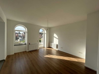 Erstbezug ! Helle 2,5 Zimmer  mit Altbaucharme, Terrasse und Einstellplatz