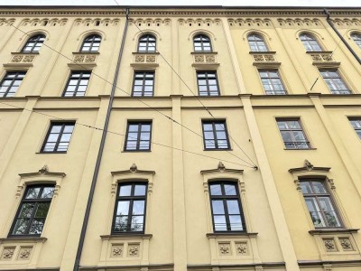 Exklusives Wohnen in Münchens Prachtstraße - Stilvolle Wohnung mit Balkon
