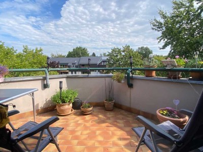 Dachgeschoss nahe Strandbad Lübars! Lichtdurchflutet, hohe Decken, gr. WZ, Sonnenbalkon!