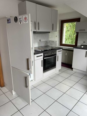 Sehr schöne Dachgeschosswohnung inkl. Einbauküche und Klimaanlage!!!!