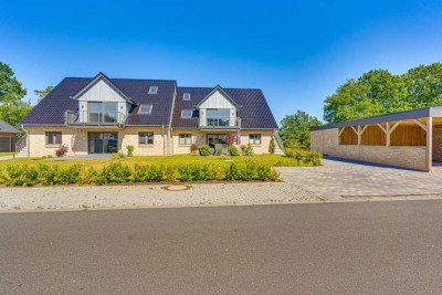 Moderne DG-Wohnung mit ca. 143 qm Wohn-/Nutzfläche! 2 Balkone, hochw. EBK, Carport und Stellplatz!
