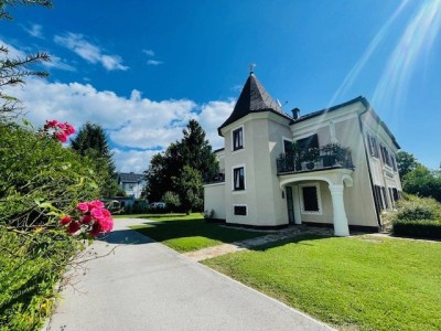 Traumwohnung in historischer Villa!