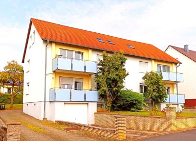 3-Zimmer-Wohnung, 1. OG mit Balkon und Garage