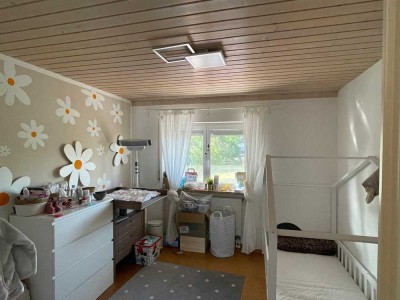 Freundliche 5-Zimmer-Maisonette-Wohnung mit Einbauküche in Friesenried