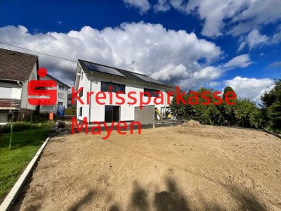 Neubau Doppelhaushälfte mit Terrasse, Garten und 2 Stellplätzen.