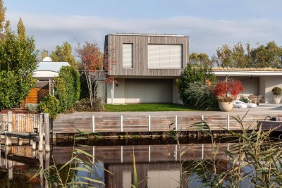 Haus direkt am Wasser im Segelhafen West