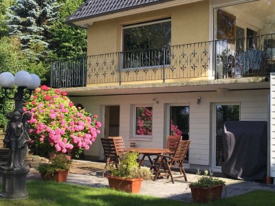 Schöne 2-Zimmer-Wohnung mit Terrasse, Rasen und Einbauküche in Eckernförde